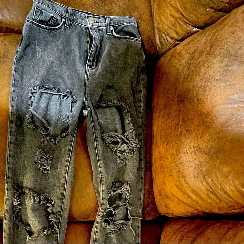 BDG distressed 29W high rise mom jean
